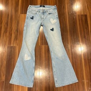 Hollister low-rise light wash heart patch jeans